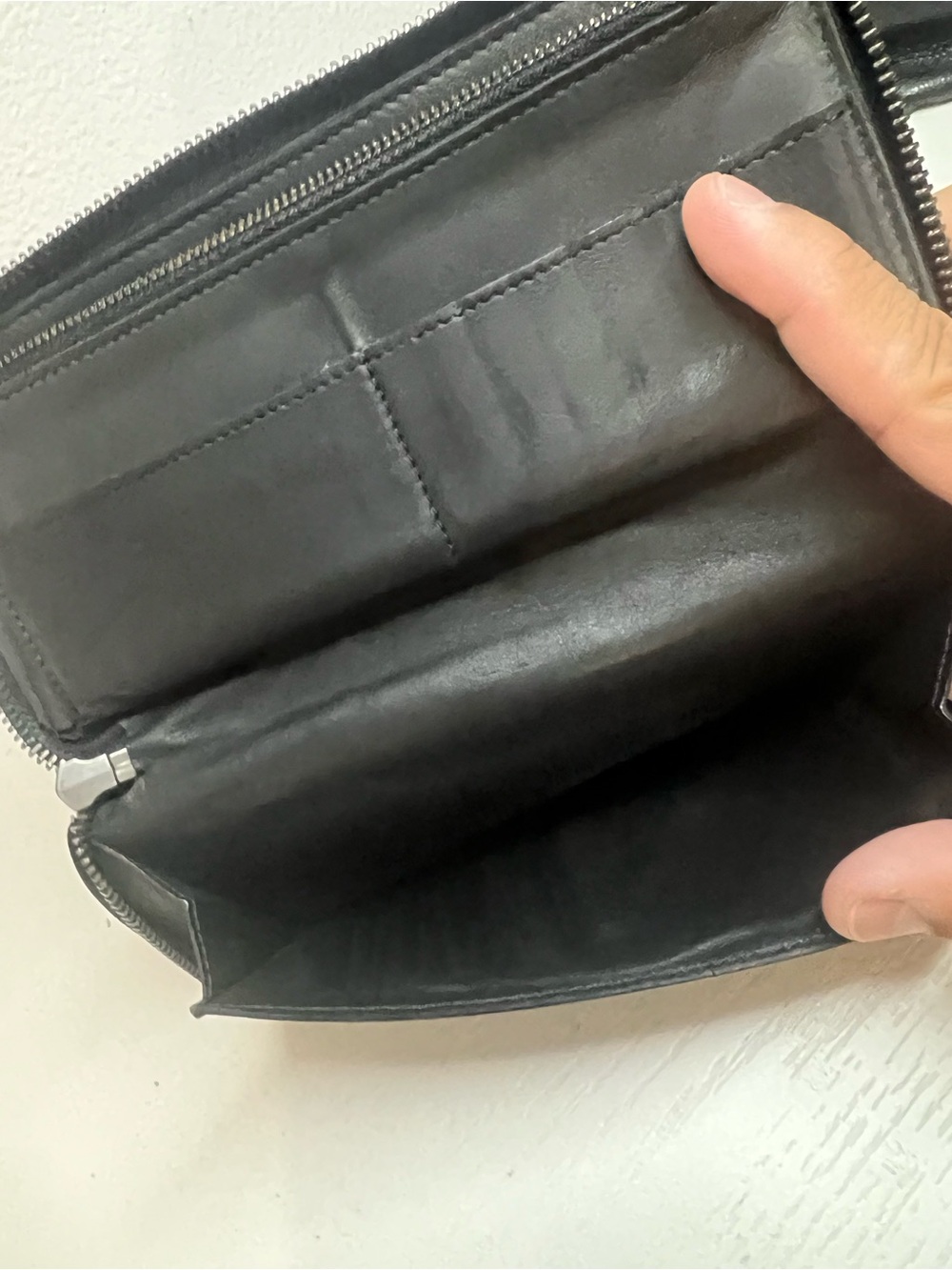 Louis Vuitton: Zippy Wallet Damier Infini - Picture 11 of 15